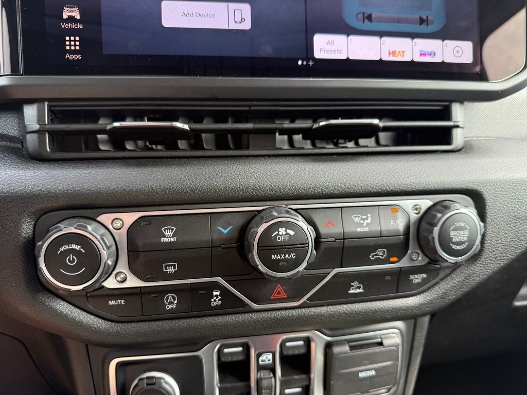 2025 Jeep Wrangler 4-Door Sahara 4x4