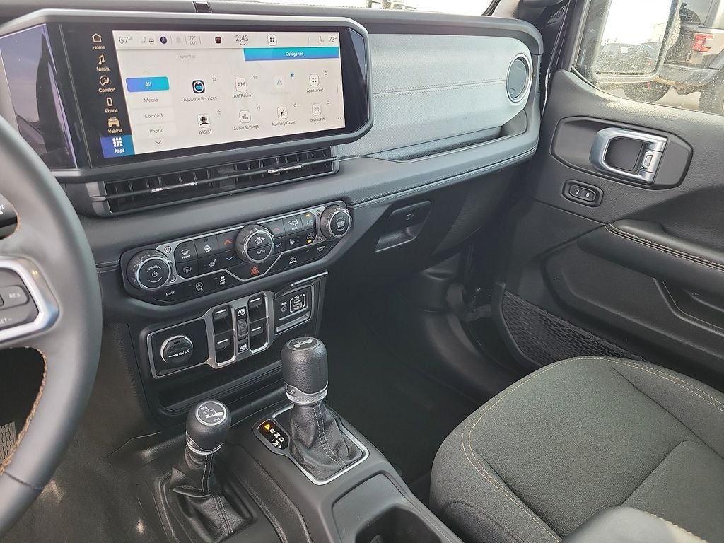 2025 Jeep Wrangler 4-Door Sahara 4x4