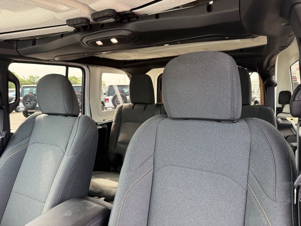 2025 Jeep Wrangler 4-Door Sahara 4x4