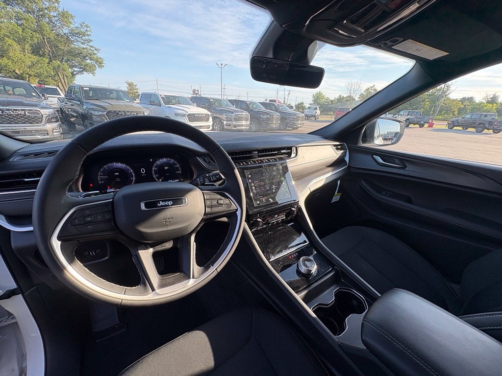 2025 Jeep Grand Cherokee Laredo X 4x2