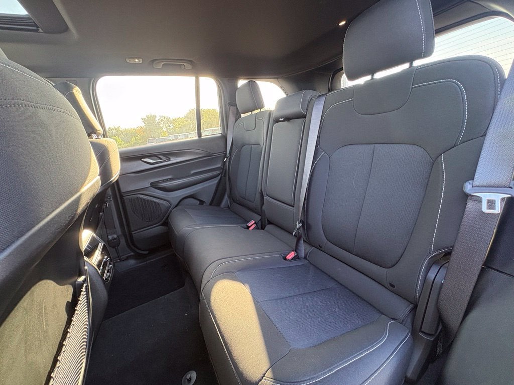 2025 Jeep Grand Cherokee Laredo X 4x2