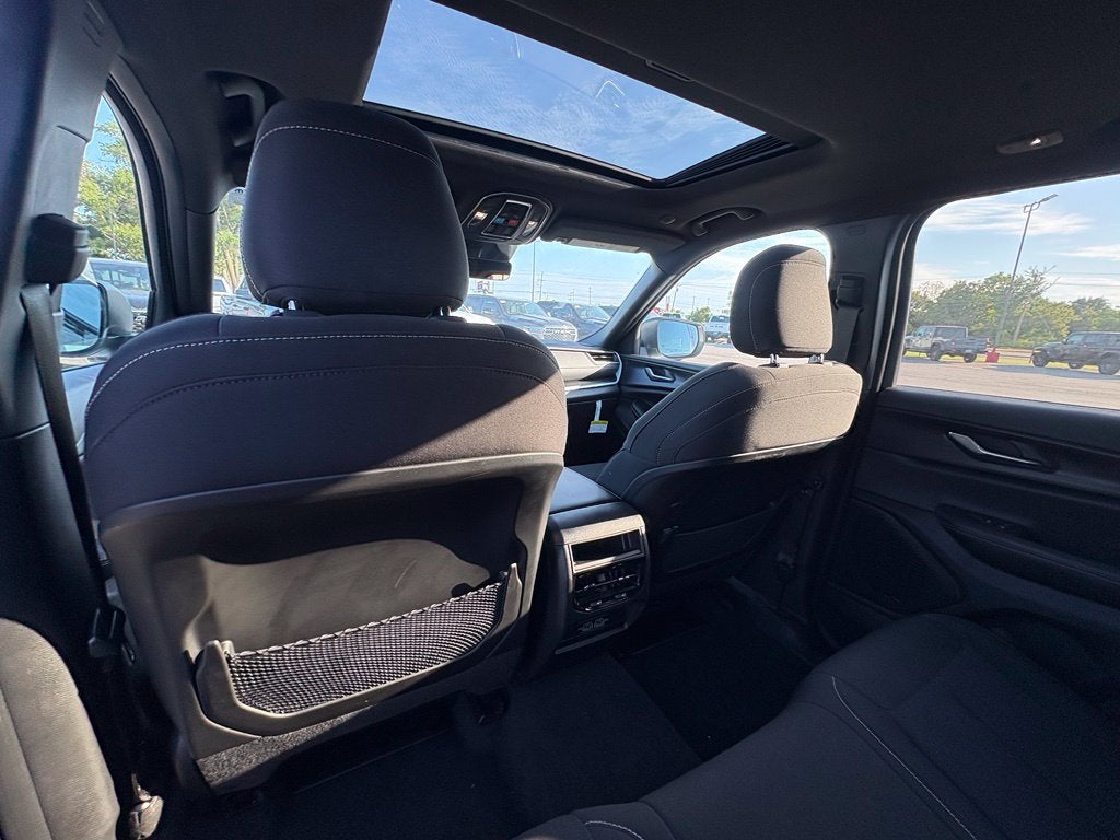 2025 Jeep Grand Cherokee Laredo X 4x2