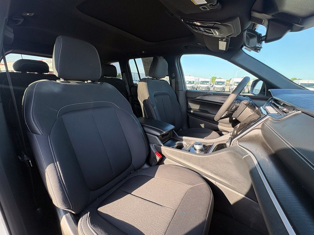 2025 Jeep Grand Cherokee Laredo X 4x2