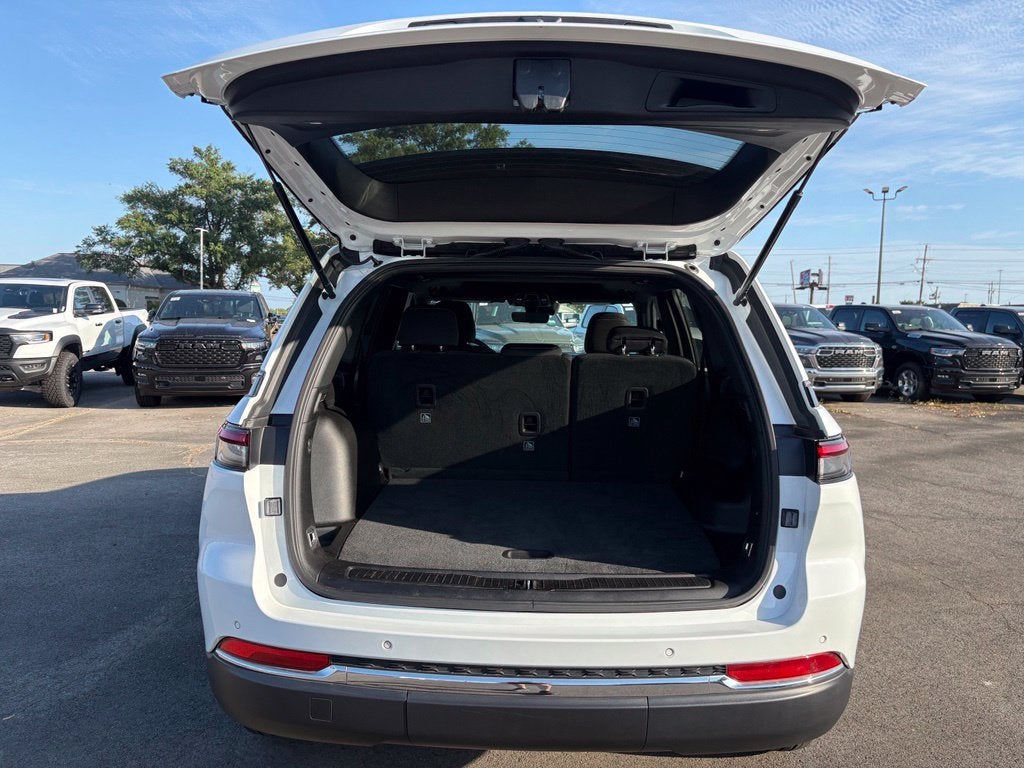 2025 Jeep Grand Cherokee Laredo X 4x2