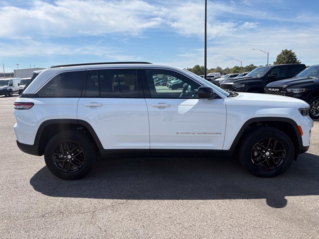 2025 Jeep Grand Cherokee Laredo X 4x2