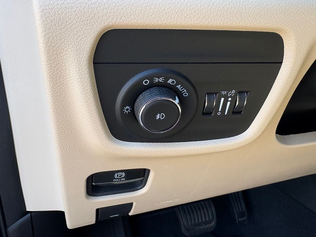 2025 Jeep Grand Cherokee Limited 4x2