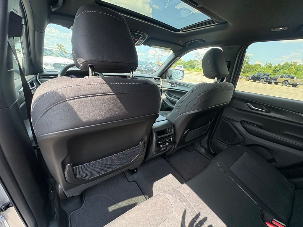2026 Jeep Grand Cherokee GRAND CHEROKEE LAREDO X 4X4