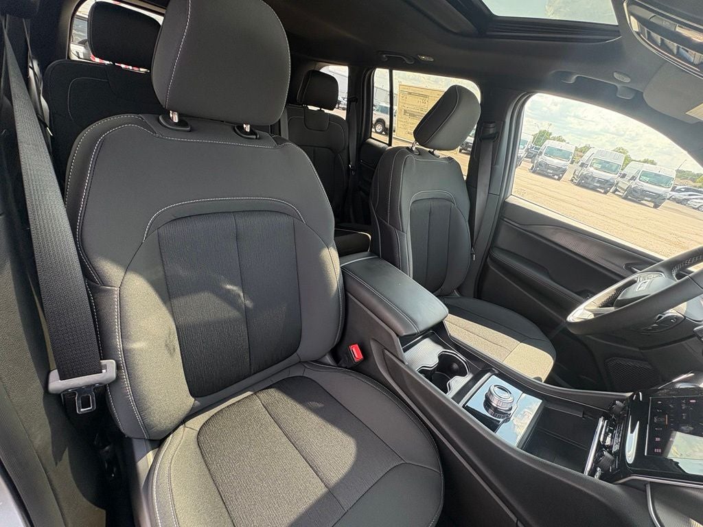 2026 Jeep Grand Cherokee GRAND CHEROKEE LAREDO X 4X4
