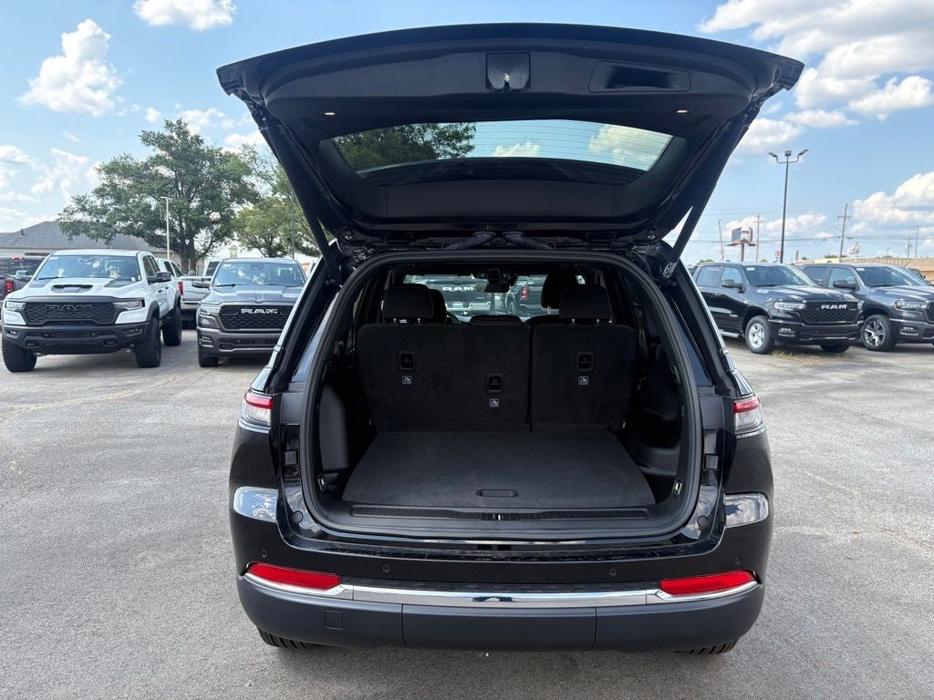 2026 Jeep Grand Cherokee GRAND CHEROKEE LAREDO X 4X4