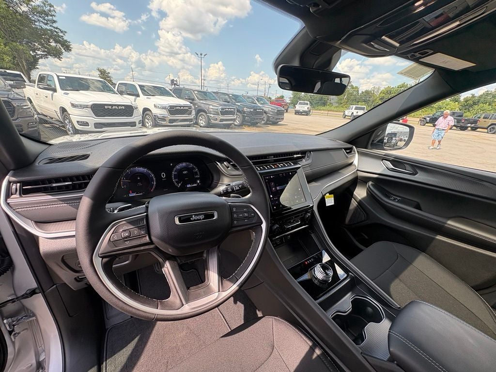 2026 Jeep Grand Cherokee GRAND CHEROKEE LAREDO X 4X4