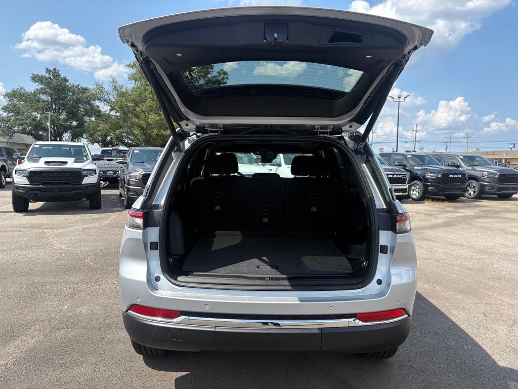 2026 Jeep Grand Cherokee GRAND CHEROKEE LAREDO X 4X4