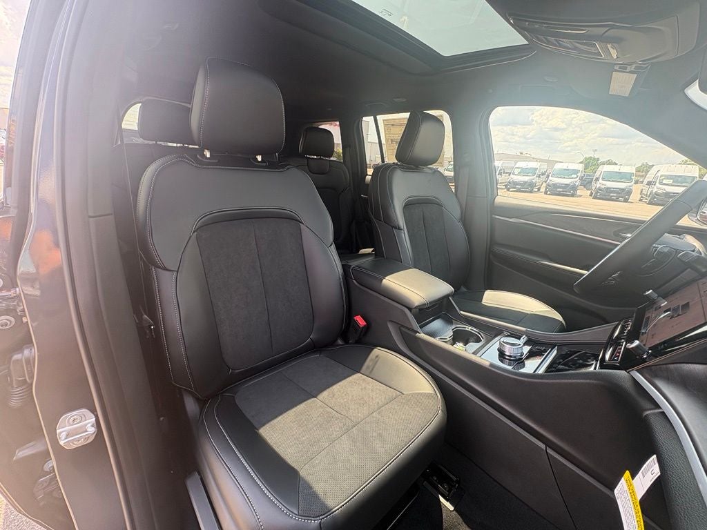 2026 Jeep Grand Cherokee GRAND CHEROKEE LAREDO ALTITUDE 4X4