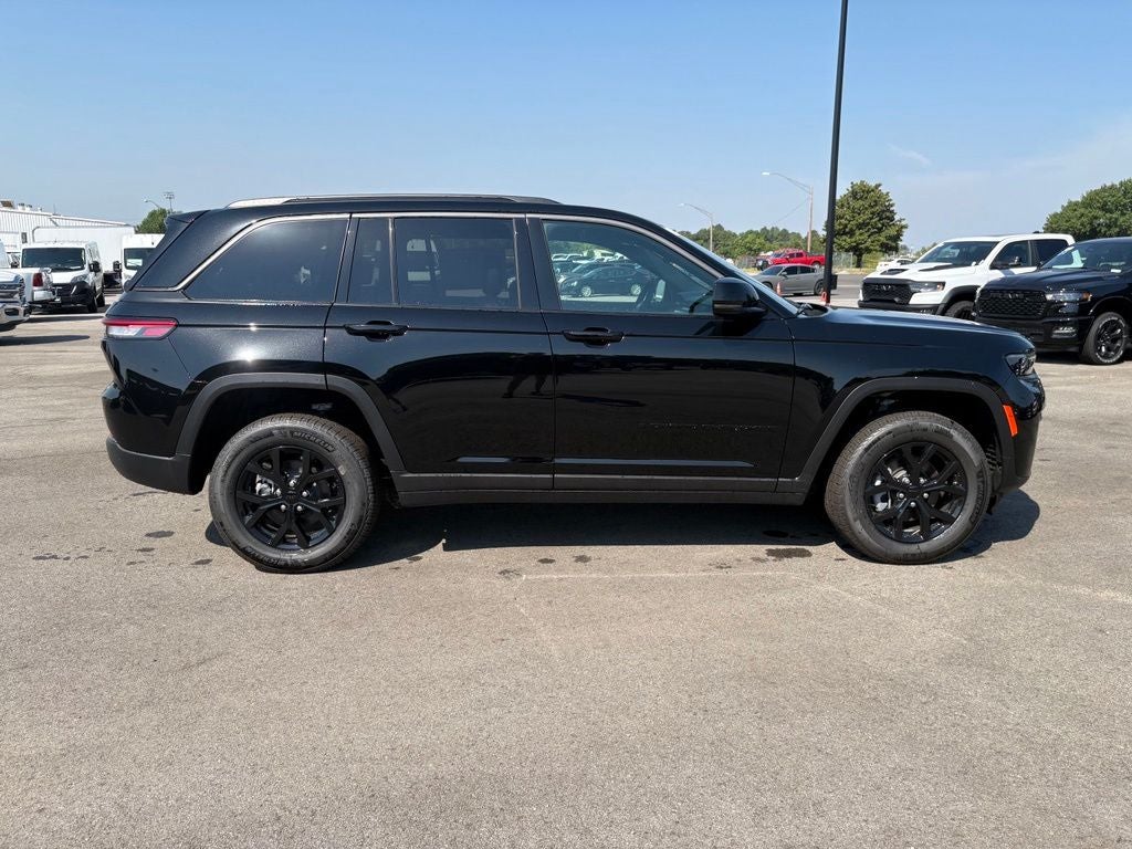 2026 Jeep Grand Cherokee GRAND CHEROKEE LAREDO ALTITUDE 4X4