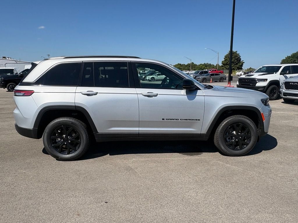 2026 Jeep Grand Cherokee GRAND CHEROKEE LAREDO ALTITUDE 4X4