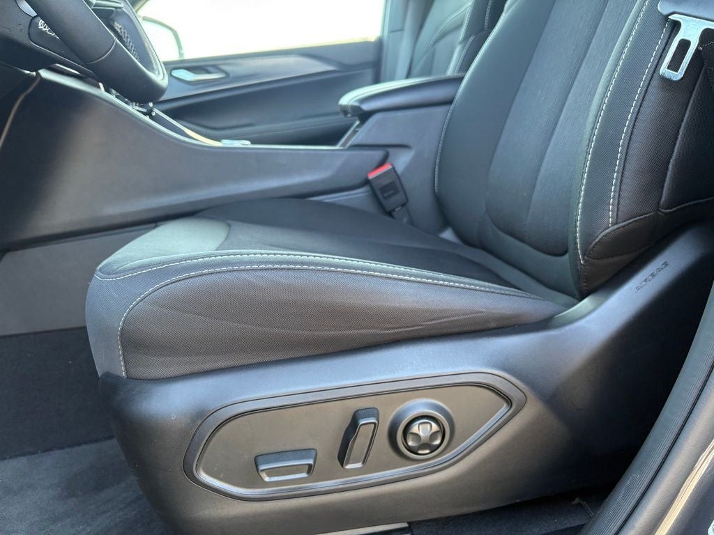 2025 Jeep Grand Cherokee L Laredo 4x4