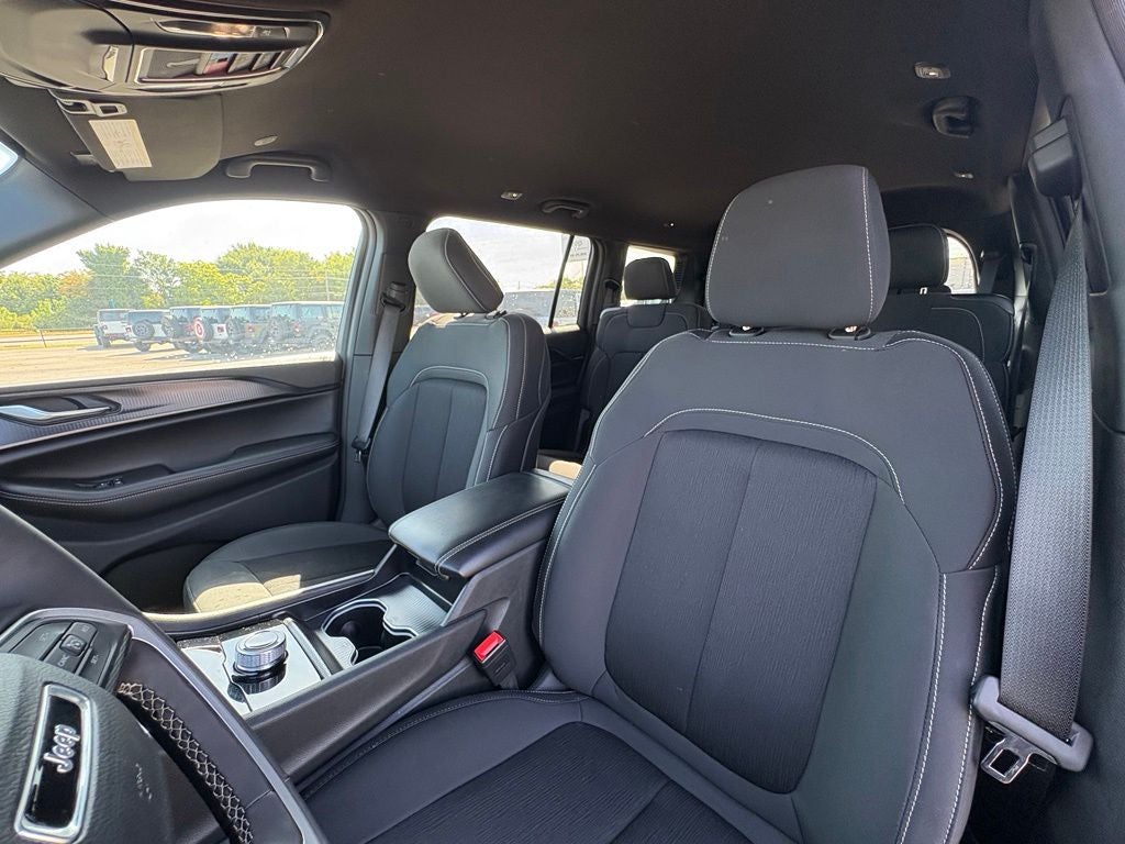 2025 Jeep Grand Cherokee L Laredo 4x4