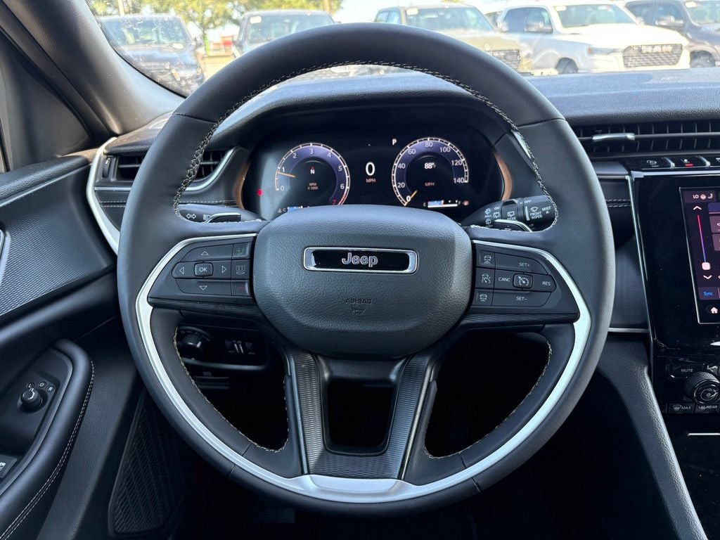 2025 Jeep Grand Cherokee L Laredo 4x4