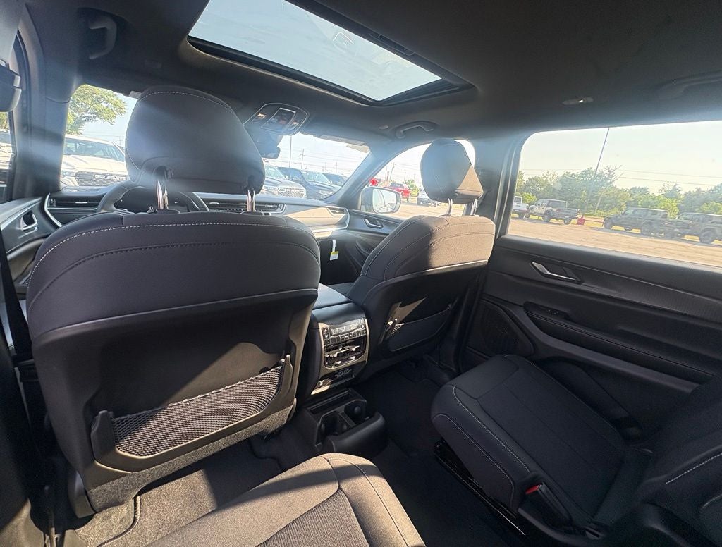 2026 Jeep Grand Cherokee GRAND CHEROKEE L LAREDO X 4X4