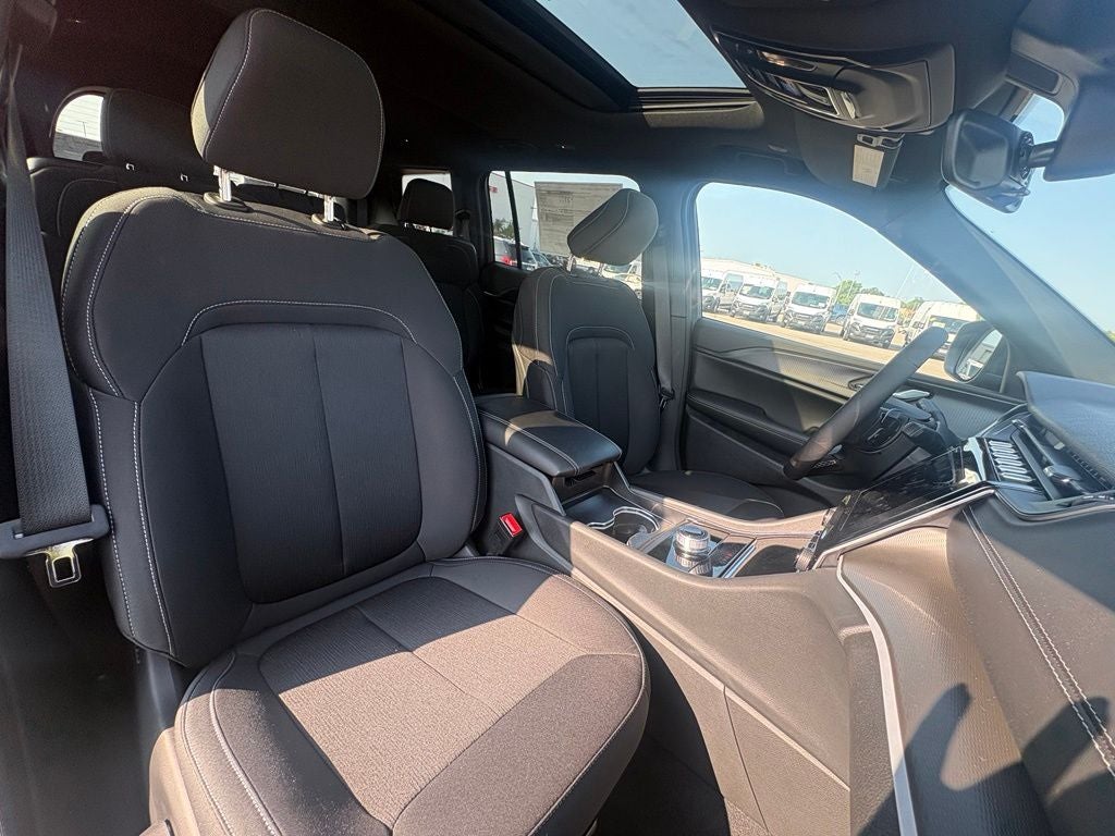 2026 Jeep Grand Cherokee GRAND CHEROKEE L LAREDO X 4X4