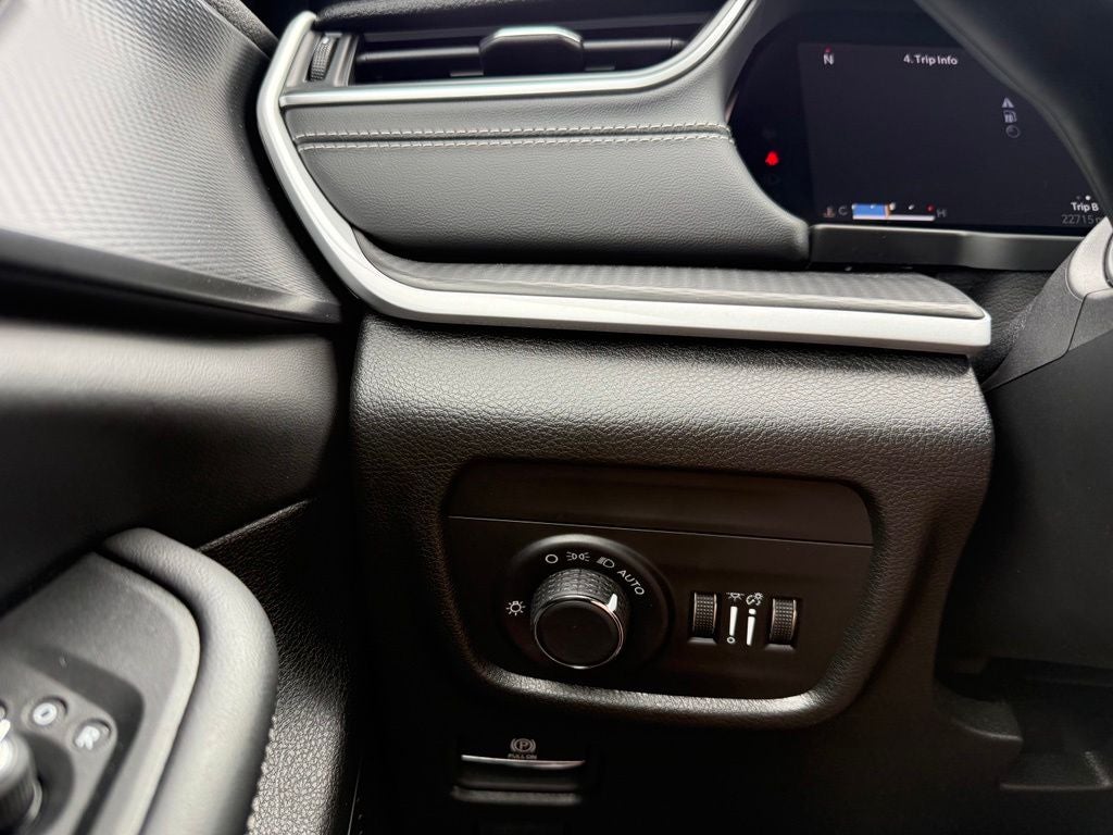 2024 Jeep Grand Cherokee L Altitude X 4x4