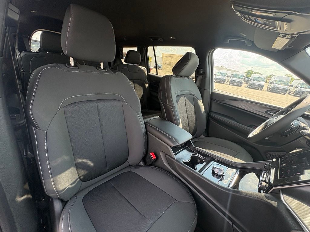 2026 Jeep Grand Cherokee GRAND CHEROKEE L LAREDO 4X4