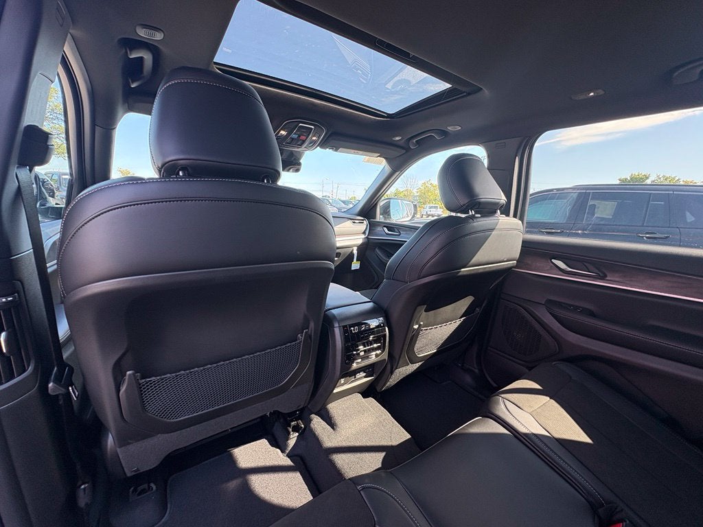 2027 Jeep Grand Cherokee GRAND CHEROKEE L LAREDO ALTITUDE 4X4