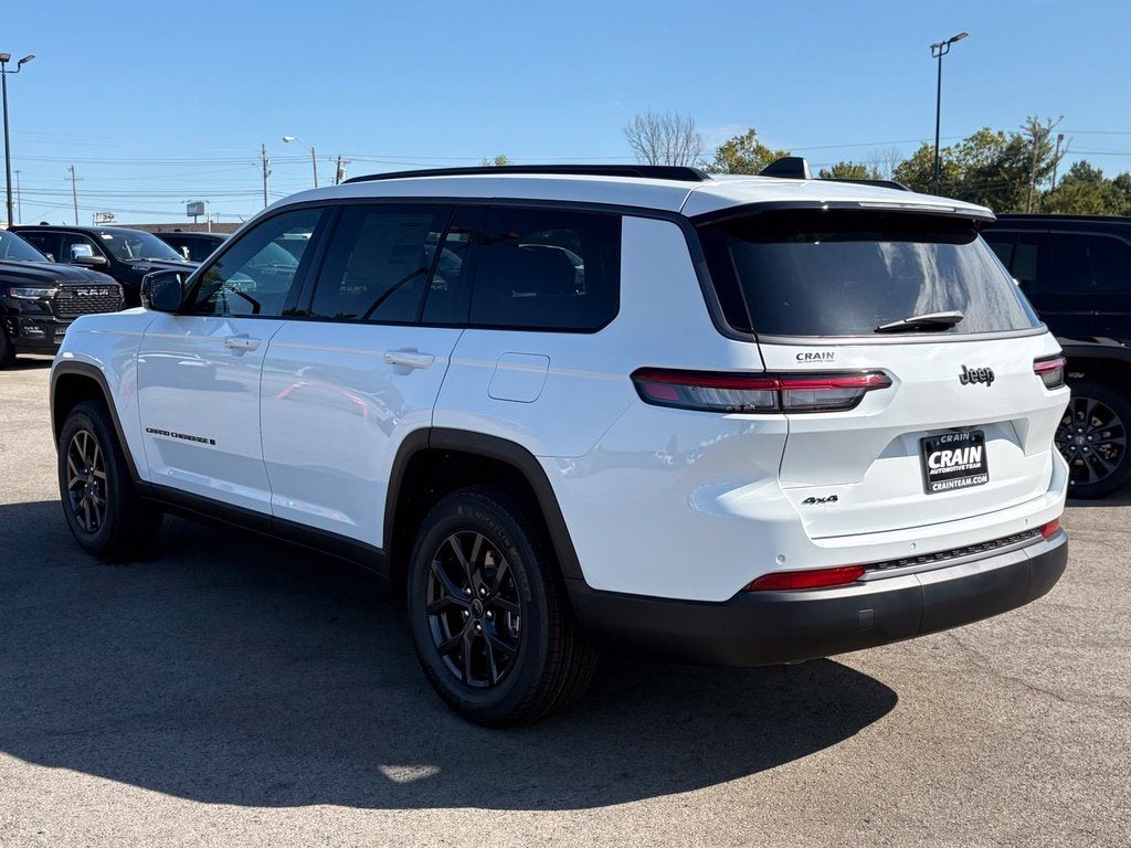 2027 Jeep Grand Cherokee GRAND CHEROKEE L LAREDO ALTITUDE 4X4