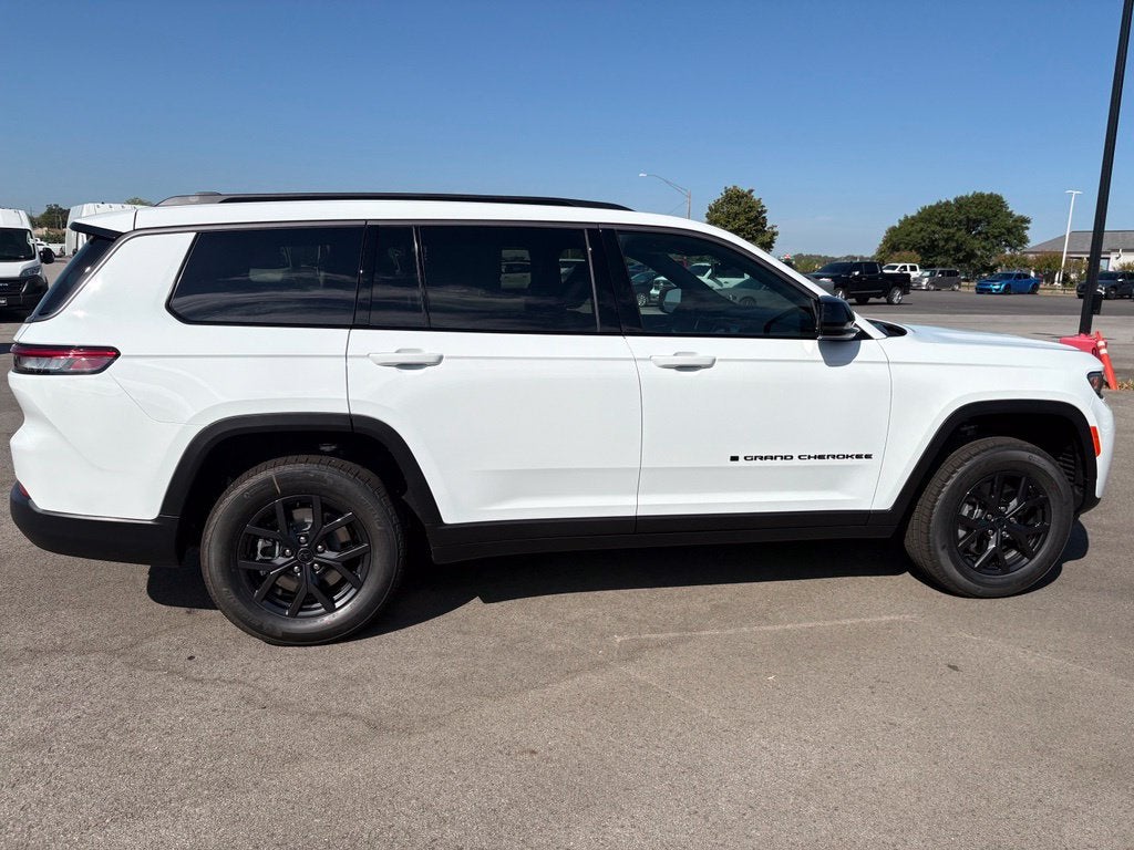 2027 Jeep Grand Cherokee GRAND CHEROKEE L LAREDO ALTITUDE 4X4