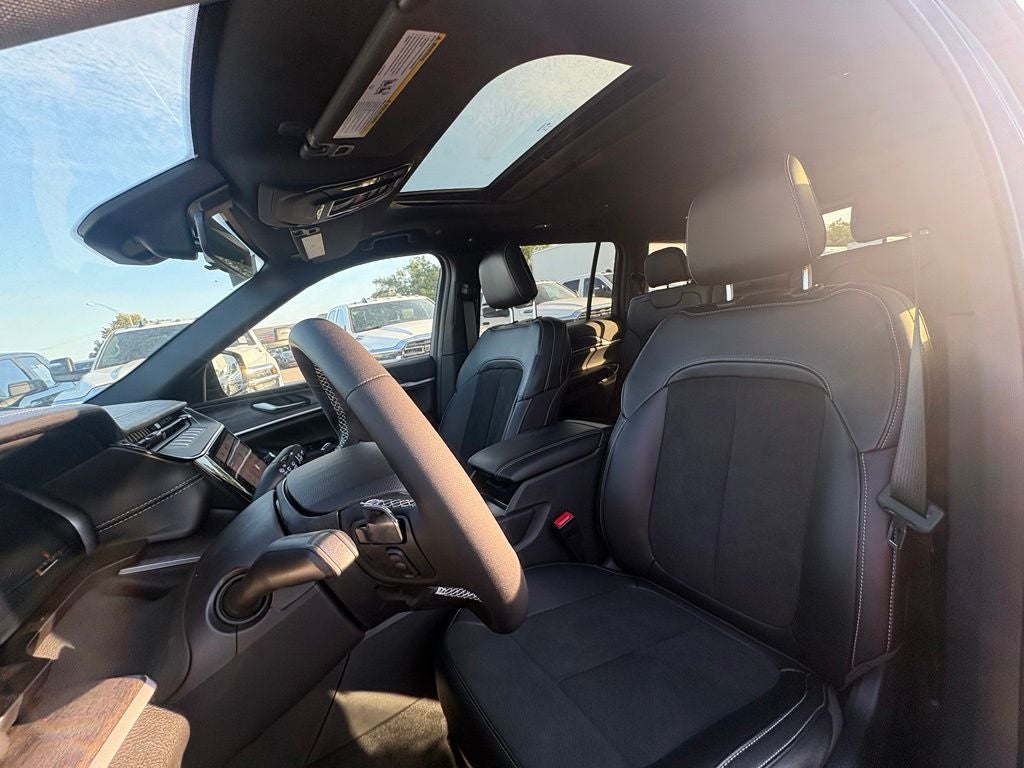 2026 Jeep Grand Cherokee GRAND CHEROKEE L LAREDO ALTITUDE 4X4