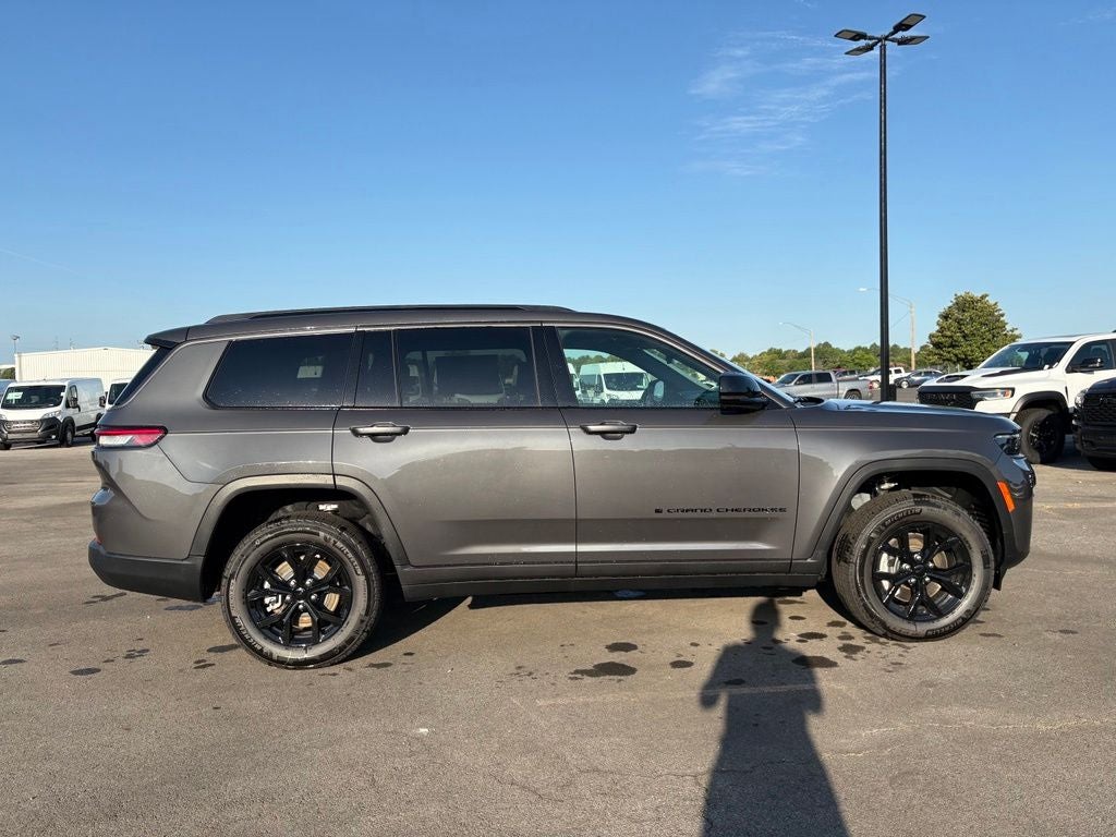 2026 Jeep Grand Cherokee GRAND CHEROKEE L LAREDO ALTITUDE 4X4