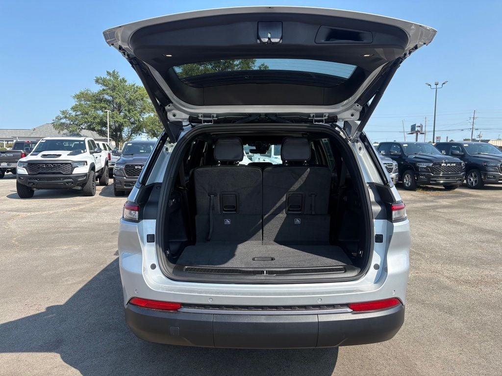 2026 Jeep Grand Cherokee GRAND CHEROKEE L LAREDO ALTITUDE 4X4