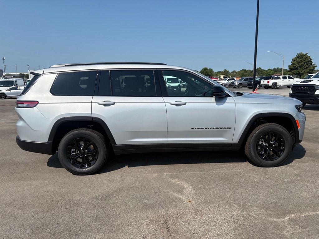 2026 Jeep Grand Cherokee GRAND CHEROKEE L LAREDO ALTITUDE 4X4