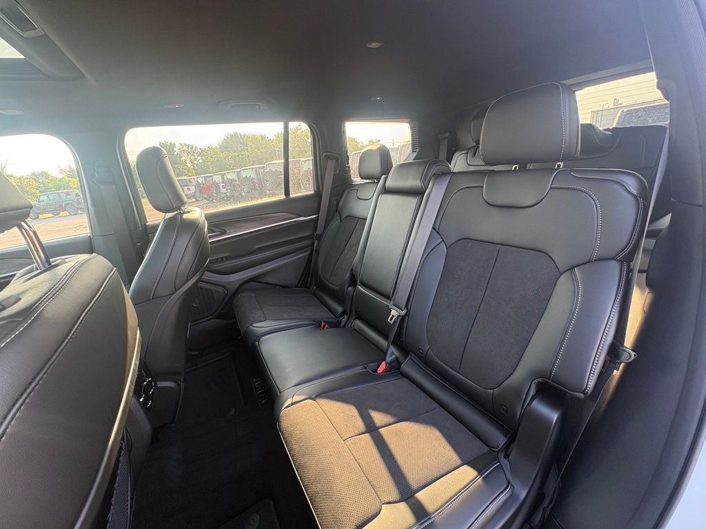 2026 Jeep Grand Cherokee GRAND CHEROKEE L LAREDO ALTITUDE 4X4