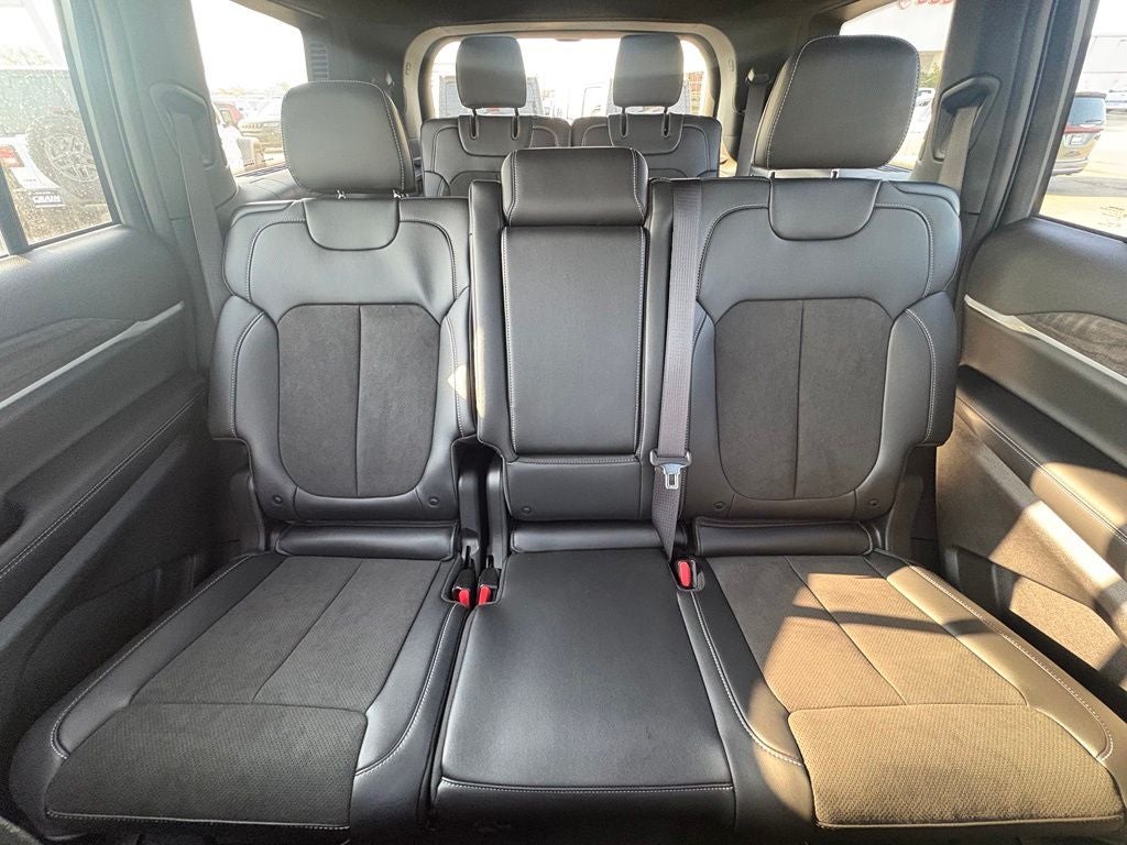 2026 Jeep Grand Cherokee GRAND CHEROKEE L LAREDO ALTITUDE 4X4