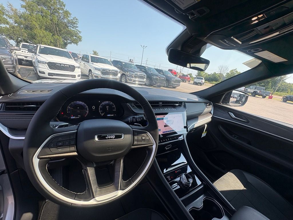 2026 Jeep Grand Cherokee GRAND CHEROKEE L LAREDO ALTITUDE 4X4