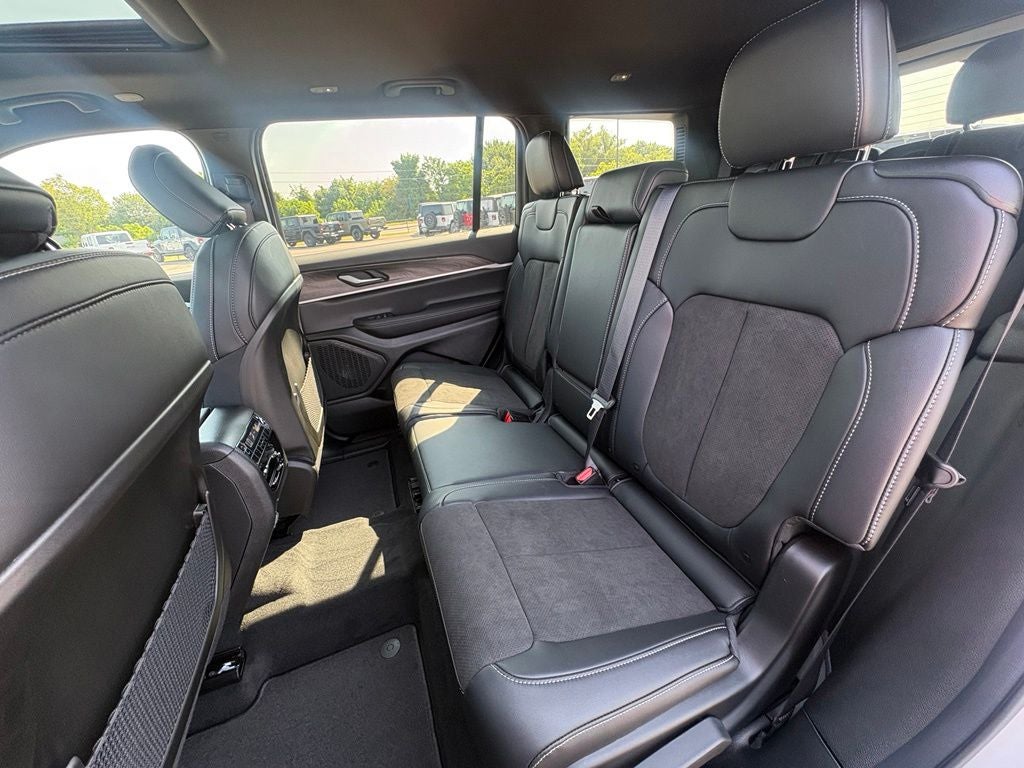2026 Jeep Grand Cherokee GRAND CHEROKEE L LAREDO ALTITUDE 4X4