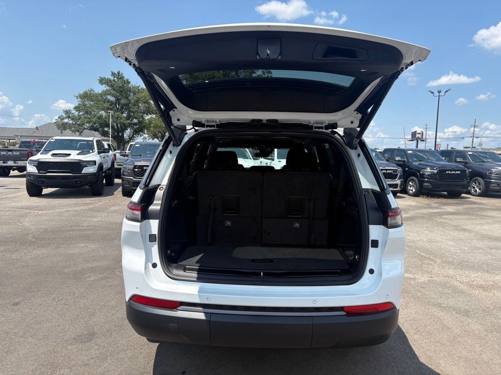 2026 Jeep Grand Cherokee GRAND CHEROKEE L LAREDO ALTITUDE 4X4