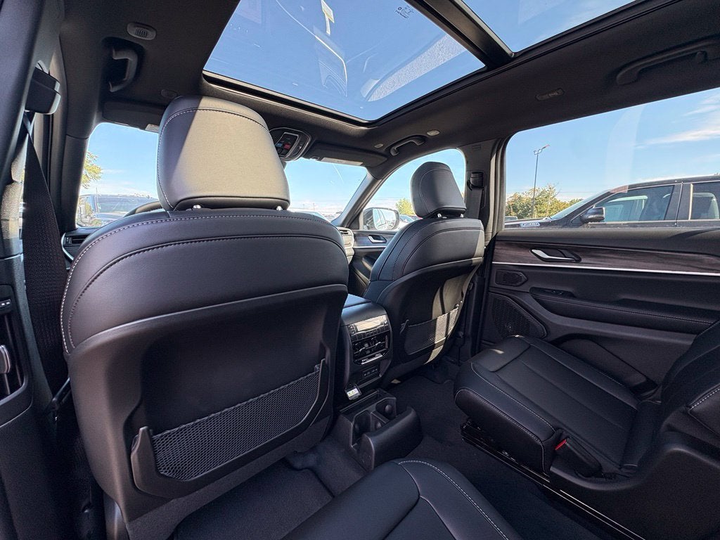 2027 Jeep Grand Cherokee GRAND CHEROKEE L LIMITED 4X4