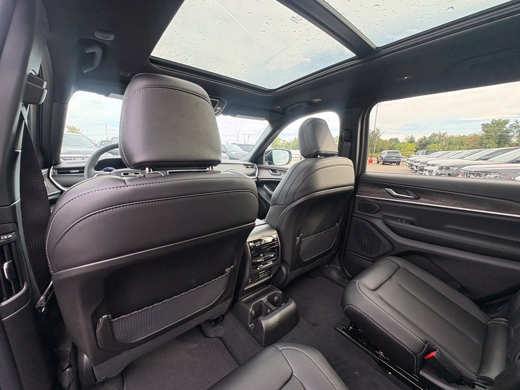 2027 Jeep Grand Cherokee GRAND CHEROKEE L LIMITED 4X4