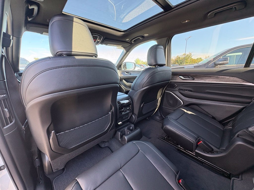 2027 Jeep Grand Cherokee GRAND CHEROKEE L LIMITED RESERVE 4X4