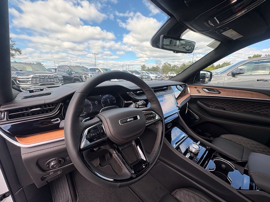 2027 Jeep Grand Cherokee GRAND CHEROKEE L SUMMIT 4X4
