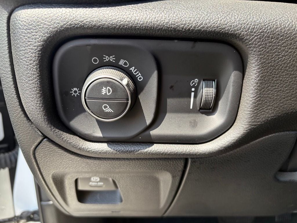 2024 RAM 1500 Big Horn Crew Cab 4x4 5'7' Box