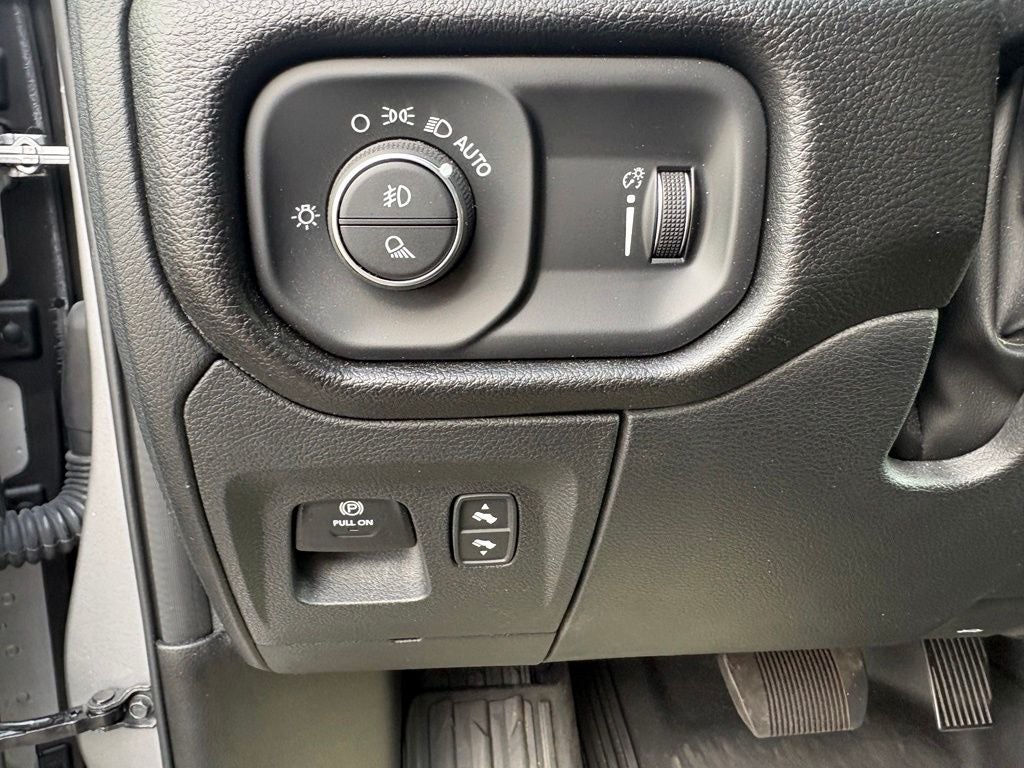 2025 RAM 1500 Big Horn Crew Cab 4x4 5'7' Box