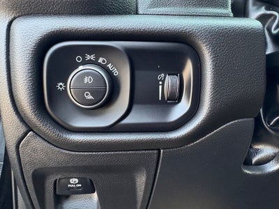 2025 RAM 1500 Tradesman Crew Cab 4x4 5'7' Box