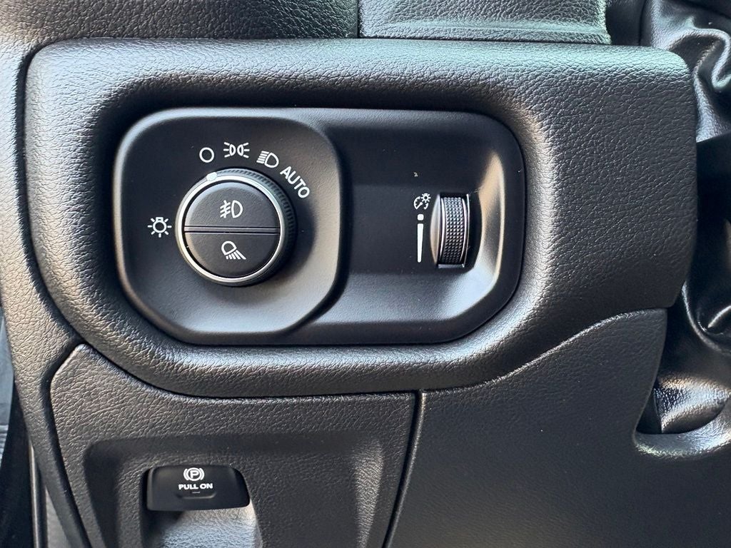 2025 RAM 1500 Tradesman Crew Cab 4x4 5'7' Box