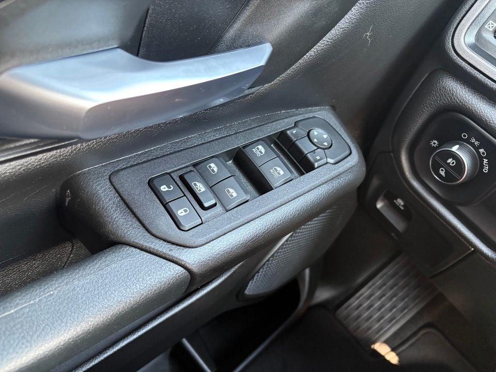 2025 RAM 1500 Tradesman Crew Cab 4x4 5'7' Box
