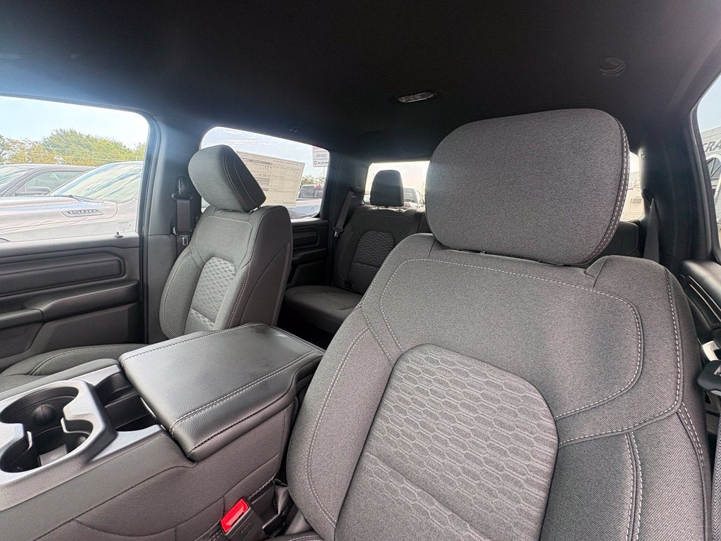 2027 RAM Ram 1500 RAM 1500 TRADESMAN CREW CAB 4X4 5'7' BOX