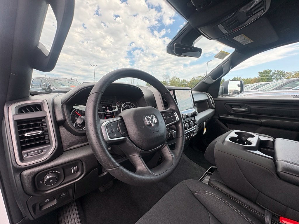 2027 RAM Ram 1500 RAM 1500 TRADESMAN CREW CAB 4X4 5'7' BOX