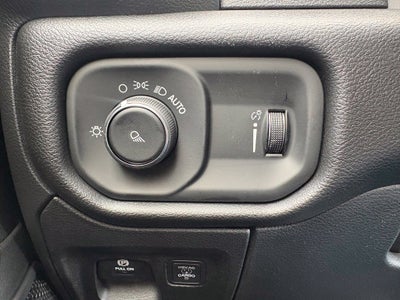 2027 RAM Ram 1500 RAM 1500 TRADESMAN CREW CAB 4X4 5'7' BOX