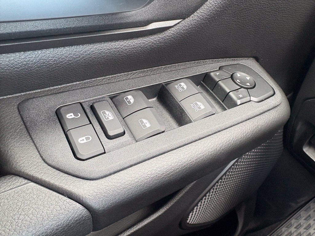 2027 RAM Ram 1500 RAM 1500 TRADESMAN CREW CAB 4X4 5'7' BOX